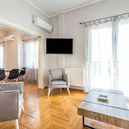 3 Bedroom With Big Balconies In Pagrati Apartmán