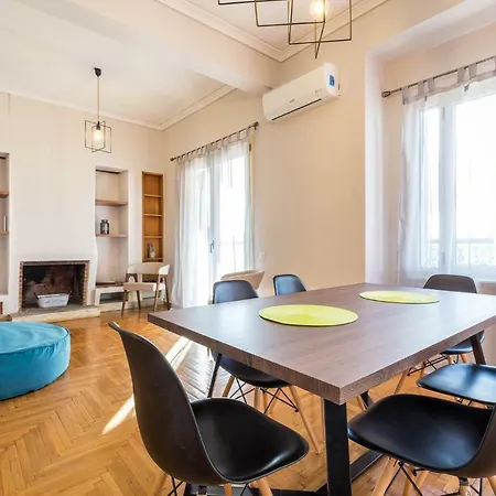 3 Bedroom With Big Balconies In Pagrati Apartmán